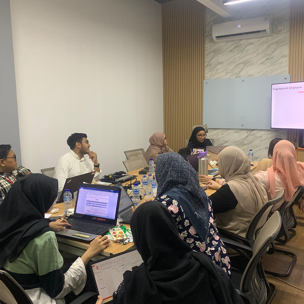 Gambar - Weekly Meeting Team